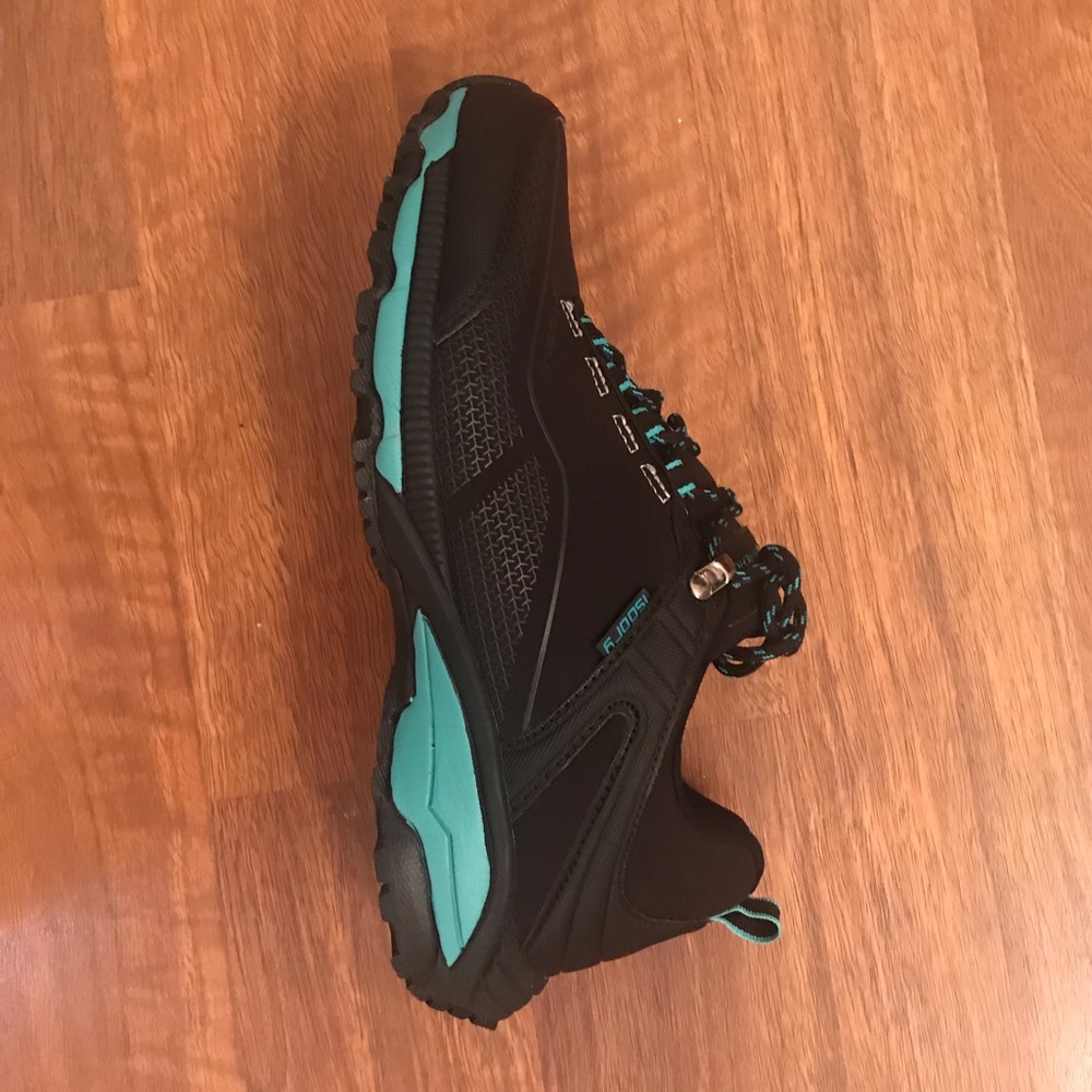 Waterproof Sneakers Mountain Wearhouse Size 8